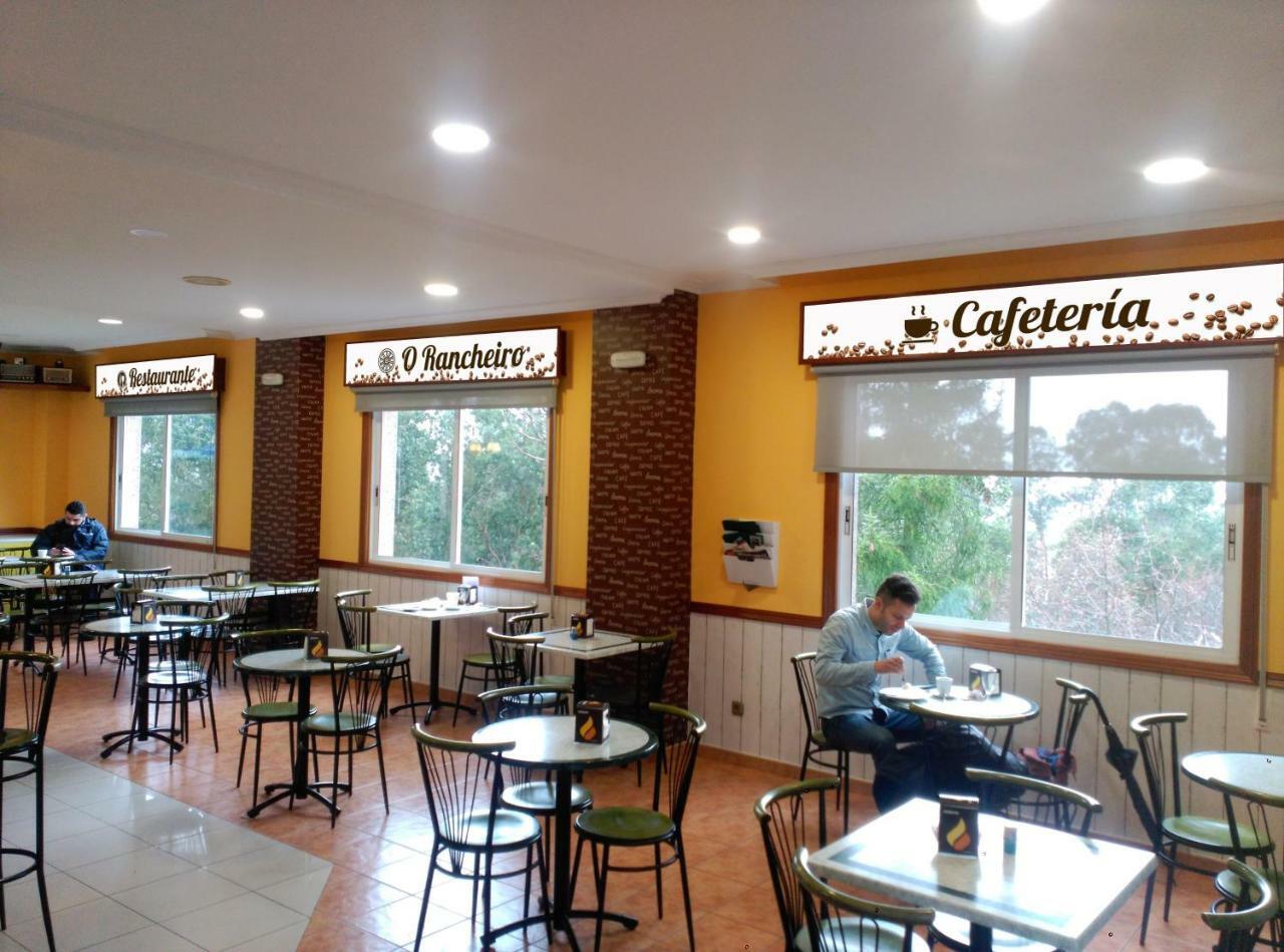 Hostal Restaurante Rancheiro Vigo Bagian luar foto
